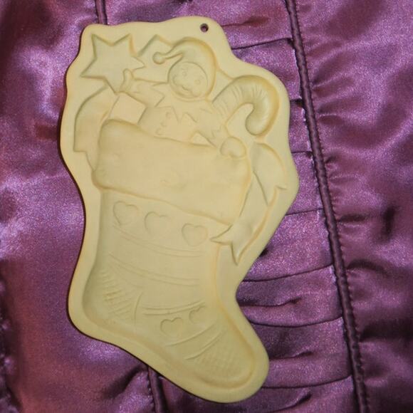 Vtg Brown Bag Cookie Art Mold 1987 Christmas Stocking Red Ribbon Hill Design - Picture 4 of 9